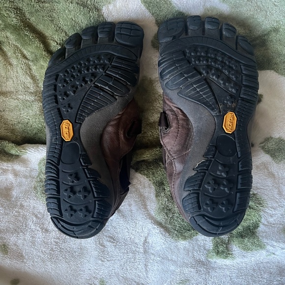 Vibram  Five-Toe Footwear 7 - Picture 2 of 4